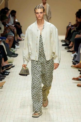 Emporio Armani, verão 2026 - Foto: Reprodução/Vogue Runway