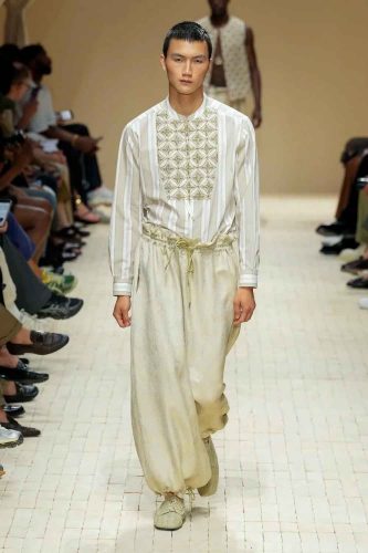 Emporio Armani, verão 2026 - Foto: Reprodução/Vogue Runway