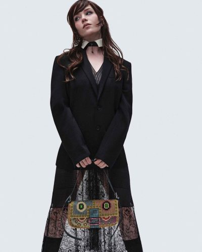 Sophie Thatcher para a Fendi - Foto: Divulgação