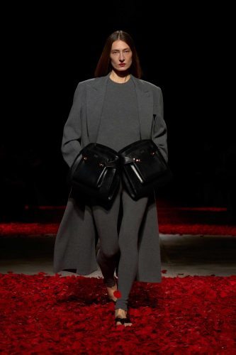 Bolsa Ferragamo, inverno 2025 - Foto: Reprodução/Vogue Runway