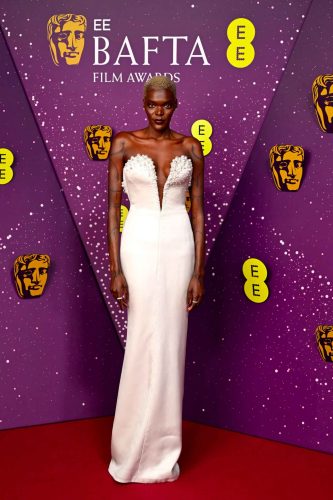 Sheila Atim veste Giorgio Armani - Foto: Divulgação