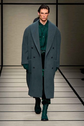 Giorgio Armani, inverno 2025 - Foto: Reprodução/Vogue Runway