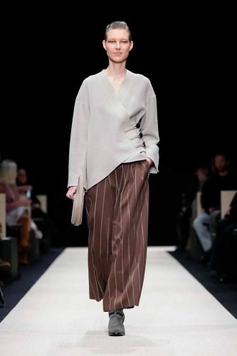 Giorgio Armani, inverno 2025 - Foto: Reprodução/Vogue Runway