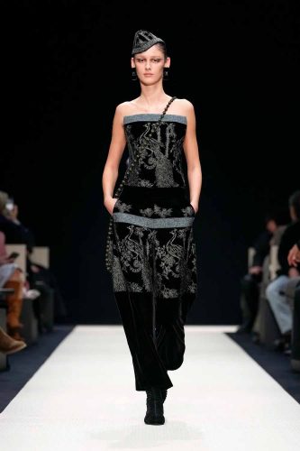 Giorgio Armani, inverno 2025 - Foto: Reprodução/Vogue Runway