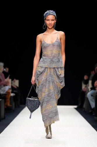 Giorgio Armani, inverno 2025 - Foto: Reprodução/Vogue Runway
