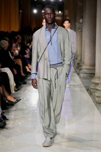 Giorgio Armani, verão 2026 - Foto: Reprodução/Vogue Runway