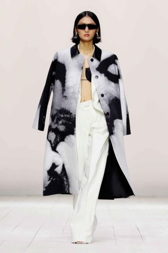Givenchy, verão 2026 - Foto: Reprodução/Vogue Runway
