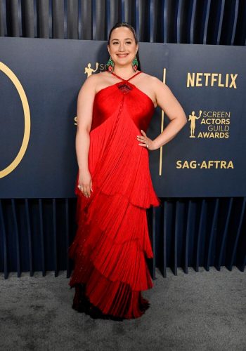 Lily Gladstone veste Armani Privé - Foto: Reprodução/WWD