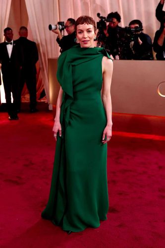Britt Lower veste Loewe - Foto: Divulgação
