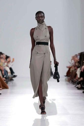 Max Mara, verão 2026 - Foto: Reprodução/Vogue Runway