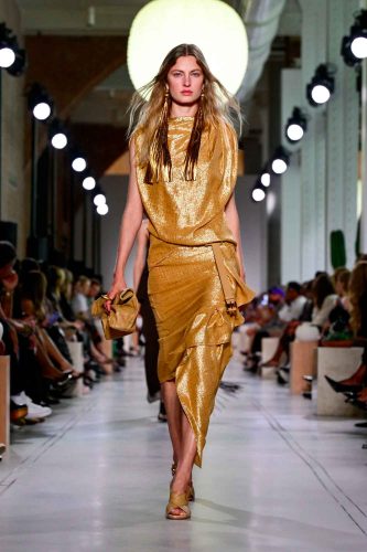 Michael Kors, verão 2026 - Foto: Reprodução/Vogue Runway
