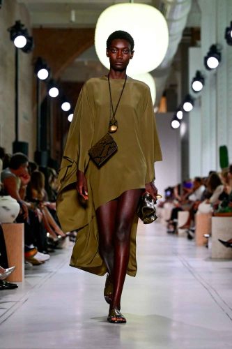 Michael Kors, verão 2026 - Foto: Reprodução/Vogue Runway