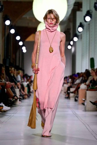 Michael Kors, verão 2026 - Foto: Reprodução/Vogue Runway
