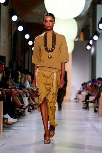 Michael Kors, verão 2026 - Foto: Reprodução/Vogue Runway