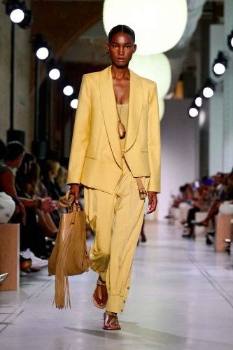 Michael Kors, verão 2026 - Foto: Reprodução/Vogue Runway