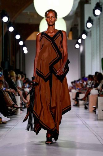Michael Kors, verão 2026 - Foto: Reprodução/Vogue Runway