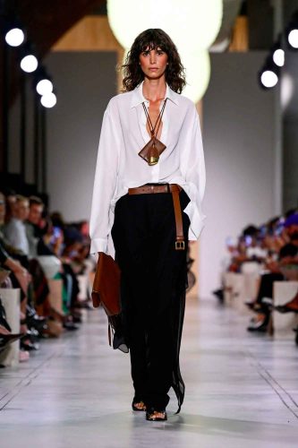 Michael Kors, verão 2026 - Foto: Reprodução/Vogue Runway