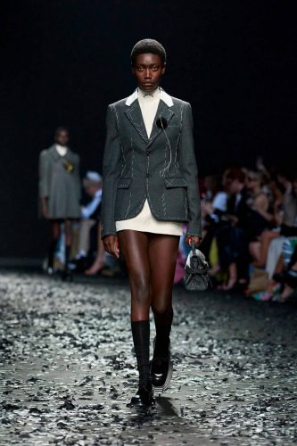 Moschino, inverno 2025 - Foto: Reprodução/Vogue Runway