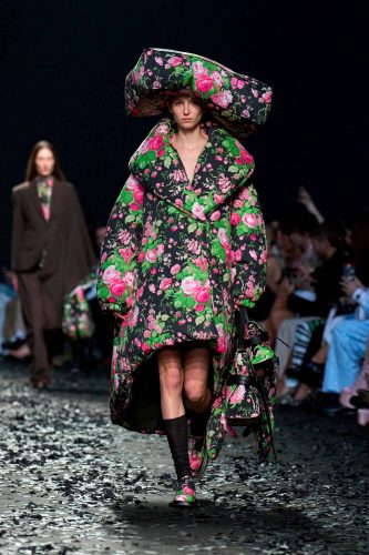 Moschino, inverno 2025 - Foto: Reprodução/Vogue Runway