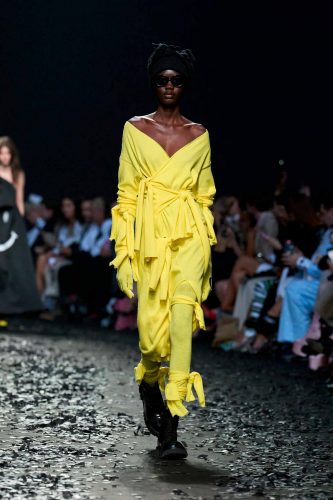 Moschino, inverno 2025 - Foto: Reprodução/Vogue Runway