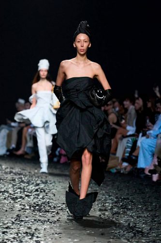 Moschino, inverno 2025 - Foto: Reprodução/Vogue Runway