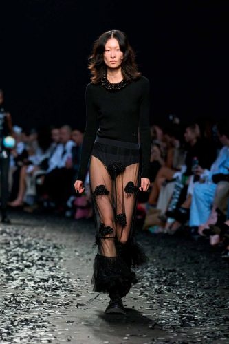 Moschino, inverno 2025 - Foto: Reprodução/Vogue Runway