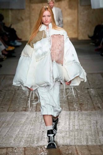 Moschino, verão 2025 - Foto: Reprodução/Vogue Runway