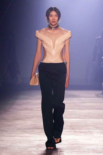 Mugler, verão 2026 - Foto: Reprodução/Vogue Runway