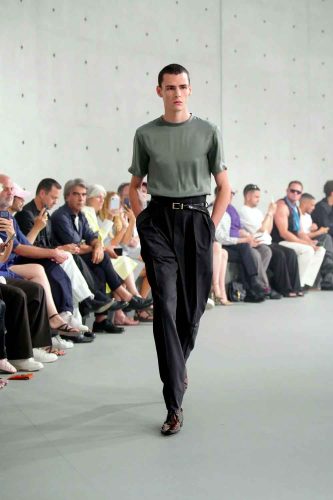 Saint Laurent, verão 2027 - Foto: Reprodução/Vogue Runway