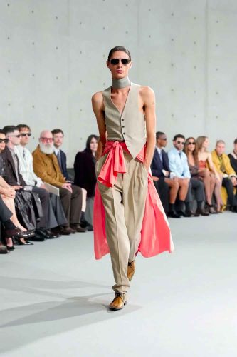 Saint Laurent, verão 2027 - Foto: Reprodução/Vogue Runway