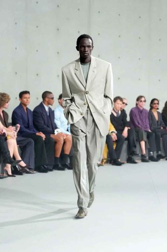 Saint Laurent, verão 2027 - Foto: Reprodução/Vogue Runway