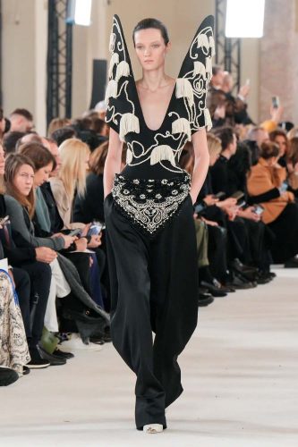 Schiaparelli, alta-costura verão 2024 - Foto: Reprodução/Vogue Runway