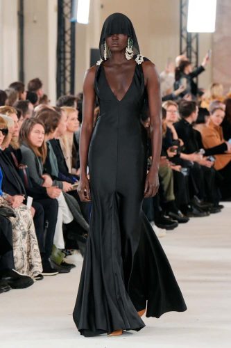 Schiaparelli, alta-costura verão 2024 - Foto: Reprodução/Vogue Runway