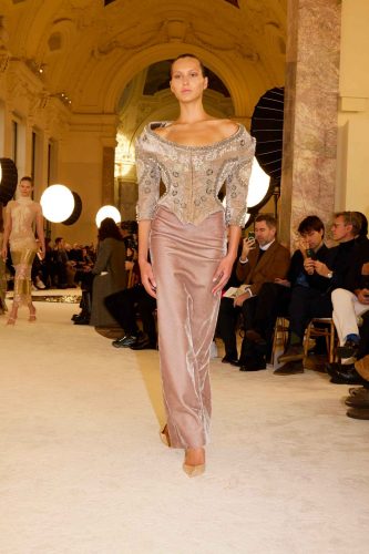 Schiaparelli, alta-costura de verão 2025 - Foto: Divulgação