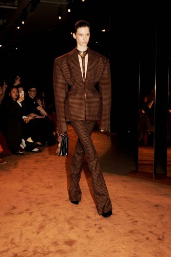 Schiaparelli, inverno 2025 – Foto: Reprodução/Vogue Runway
