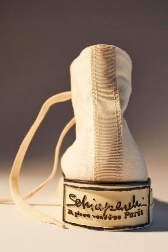 Schiaparelli gold toe trainers - Foto: Divulgação/Schiaparelli