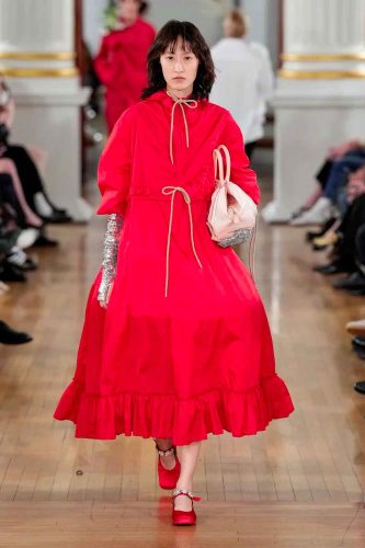 Simone Rocha, verão 2026 - Foto: Reprodução/Vogue Runway
