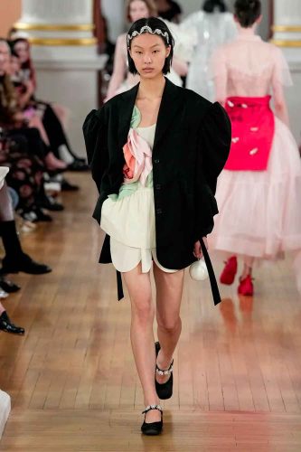 Simone Rocha, verão 2026 - Foto: Reprodução/Vogue Runway