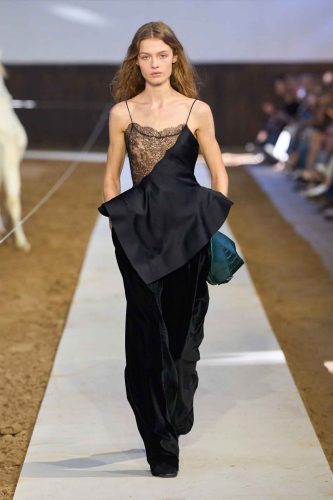 Stella McCartney, inverno 2026 - Foto: Reprodução/Vogue Runway