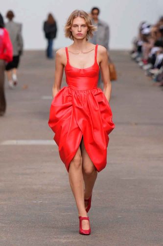 Stella McCartney, verão 2025 - Foto: Reprodução/Vogue Runway