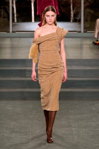 Tory Burch, inverno 2025 - Foto: Reprodução/Vogue Runway