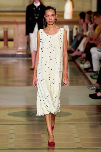 Tory Burch, verão 2026 - Foto: Reprodução/Vogue Runway