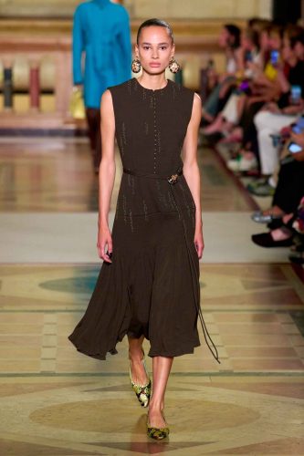 Tory Burch, verão 2026 - Foto: Reprodução/Vogue Runway