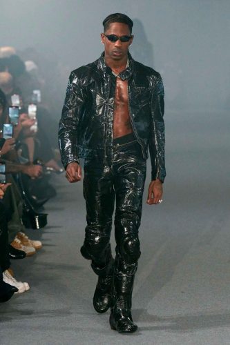 Vetements, verão 2025 - Foto: Reprodução/Vogue Runway
