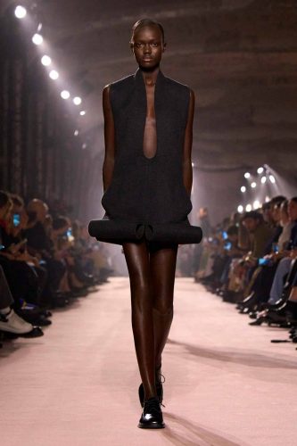 Victoria Beckham, inverno 2025 - Foto: Reprodução/Vogue Runway