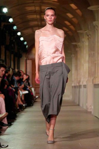 Victoria Beckham, verão 2026 - Foto: Reprodução/Vogue Runway