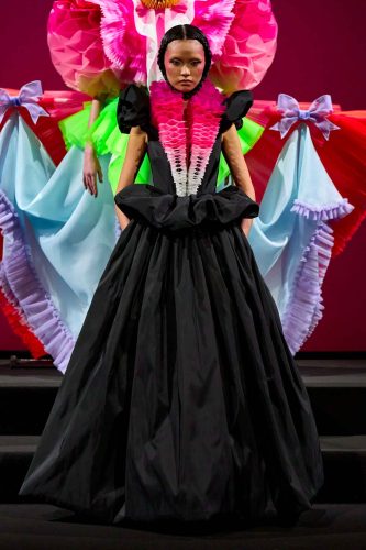 Viktor & Rolf alta-costura, verão 2026 - Foto: Reprodução/Vogue Runway