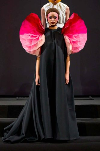 Viktor & Rolf alta-costura, verão 2026 - Foto: Reprodução/Vogue Runway