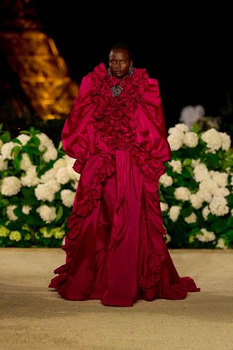 Yves Saint Laurent, verão 2026 - Foto: Reprodução/Vogue Runway