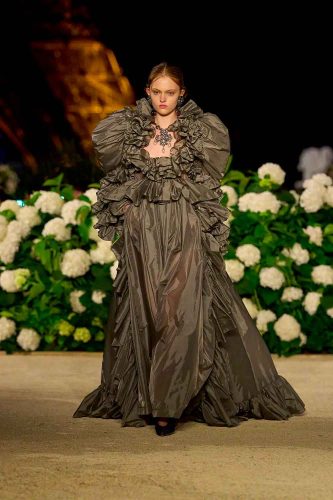 Yves Saint Laurent, verão 2026 - Foto: Reprodução/Vogue Runway